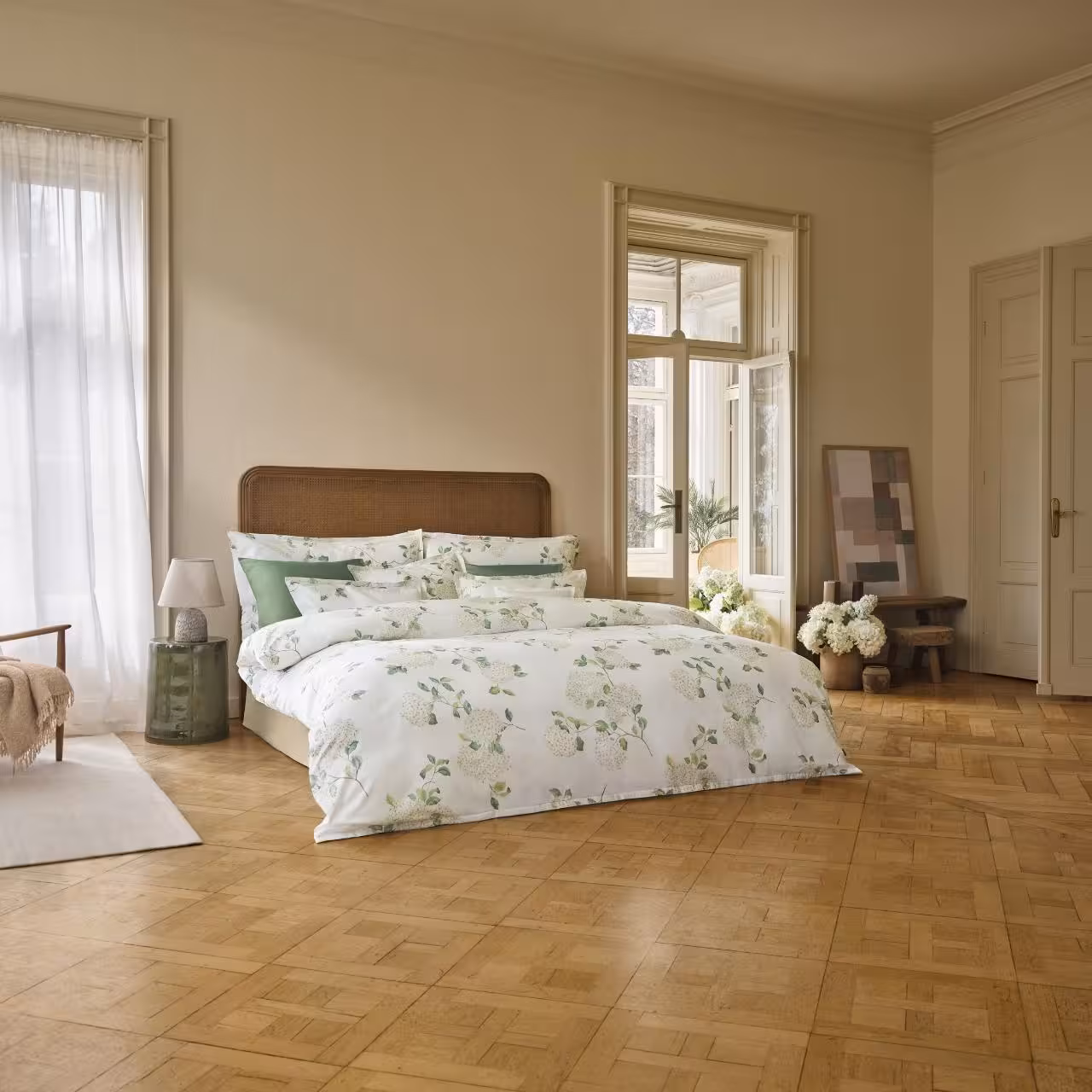 Kopfkissen, Bettdecke, Blumenmuster, Holzboden, Bodenkissen, 