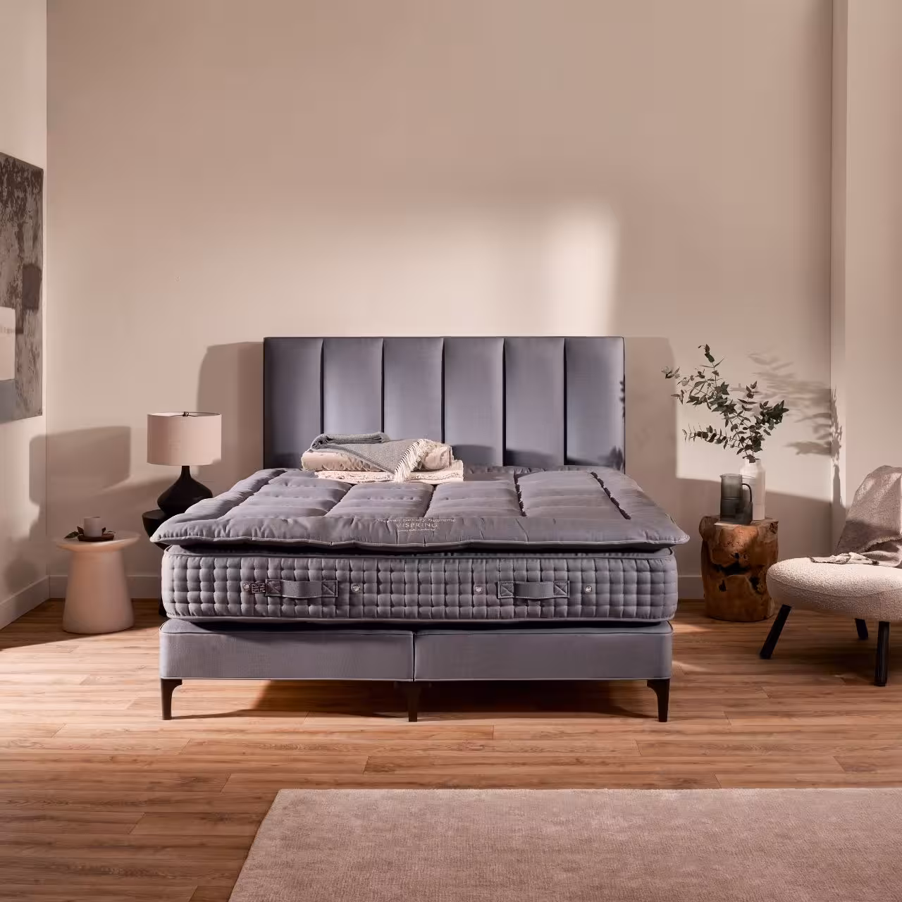 Polsterbett Monochrome anthrazit in Schlafzimmer