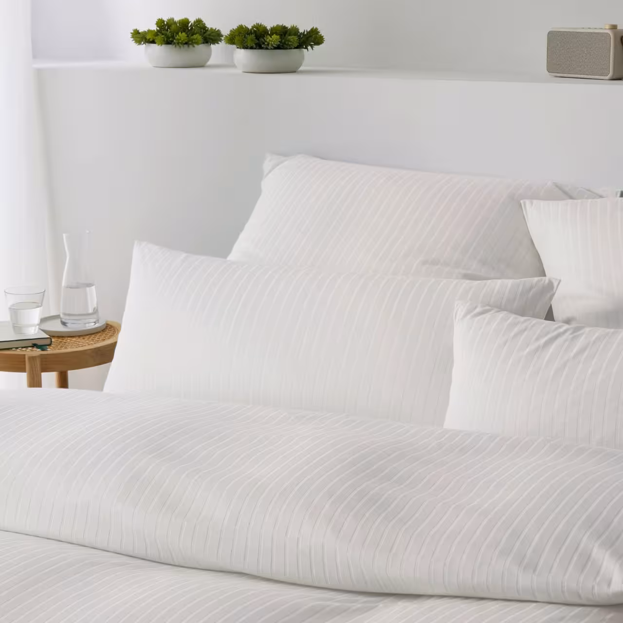 Bettwäsche Garnitur Solid Jersey wollweiß mit Streifen in Schlafzimmer