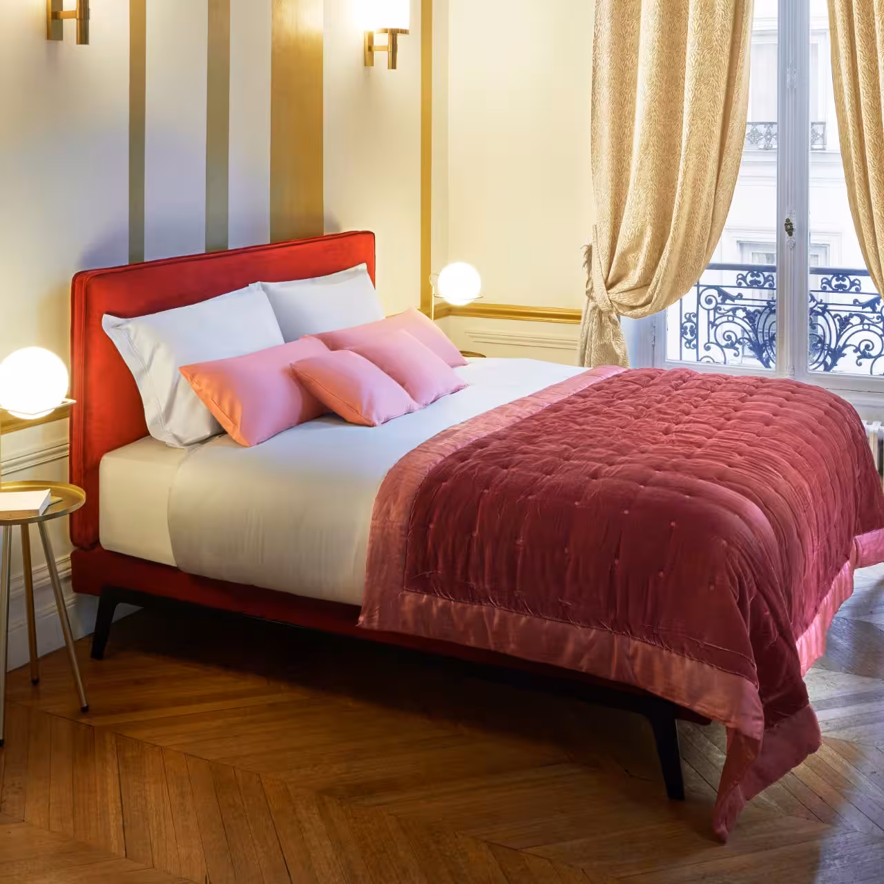 Bett Adonis rot Kopfteil in Schlafzimmer