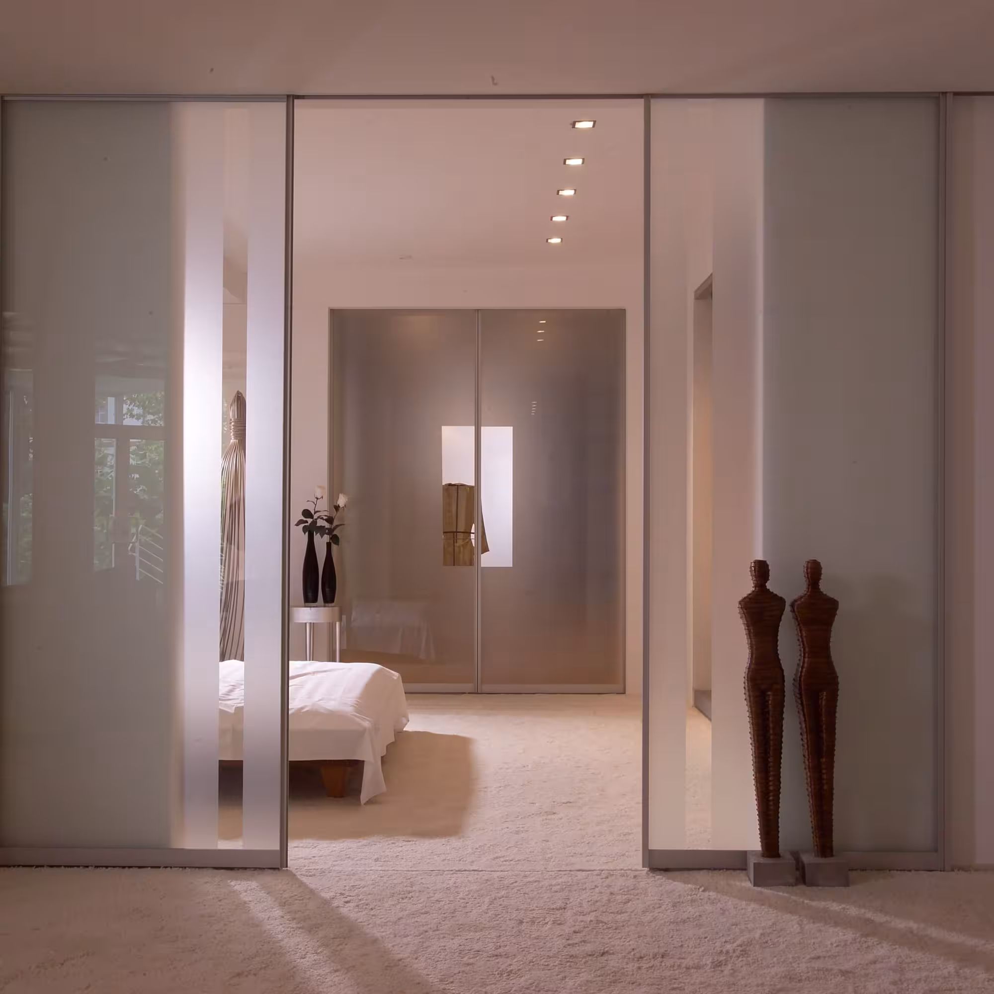 Schiebetüren Delta weiß transparent in Schlafzimmer Ambiente