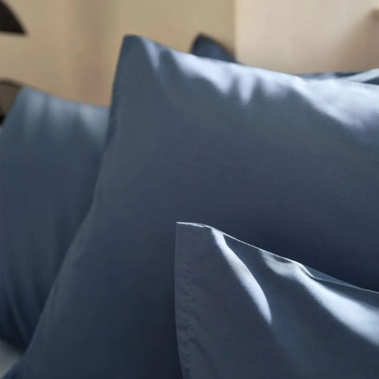 Bettwäschegarnitur Ben marineblau Detail Kissen