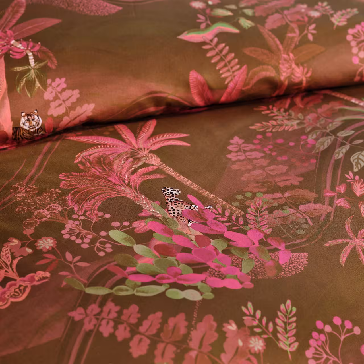 Bedding, Bedwäsche, Floral Muster, Pink Tonen, Tiger Muster, Bettwäsche Oasis in senf/pink von Christian Fischbacher - Detail