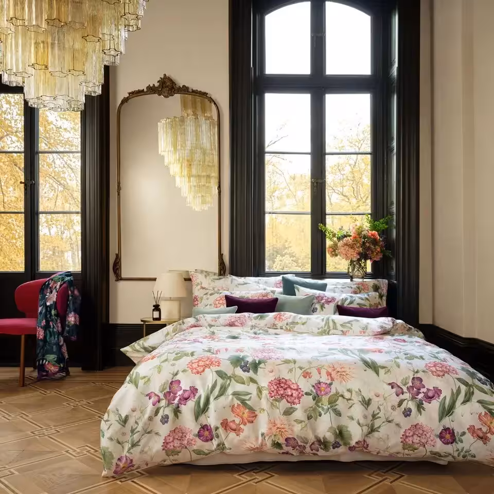 Bettwäsche Ophelia beige mit Blumenmuster in Schlafzimmer