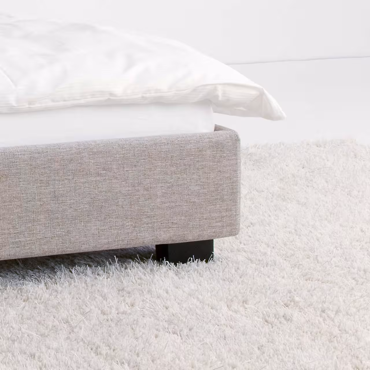 Polsterbett Rear grau mit in Schlafzimmer  Detail Fußende