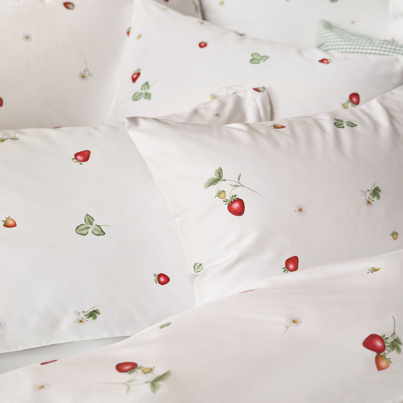 Bettwäsche, Kissen, Stoffmuster, Erdbeeren, weißes Muster, 