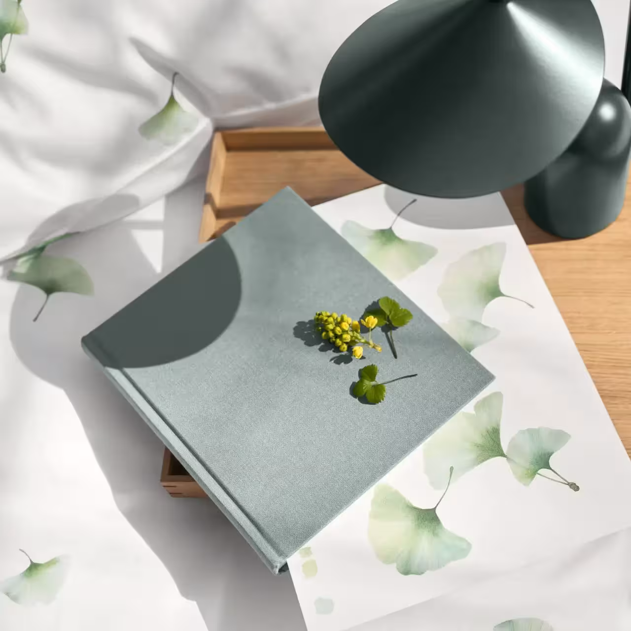 Bettwäsche Aiko weiß mit Gingkoblättern mit Deko