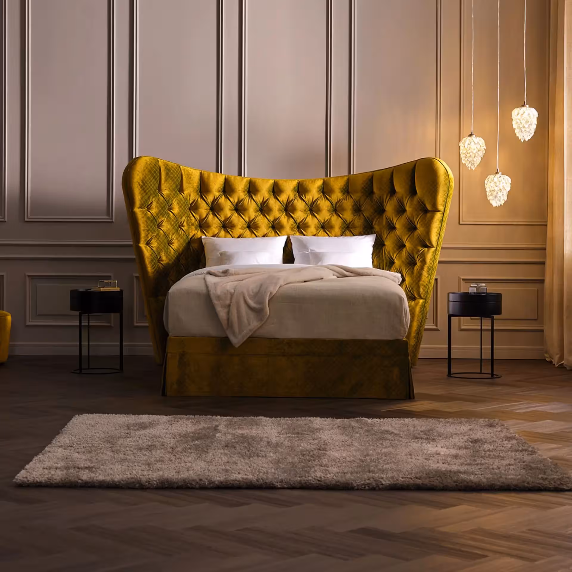 Bett mit gerundetem Kopfteil in gold