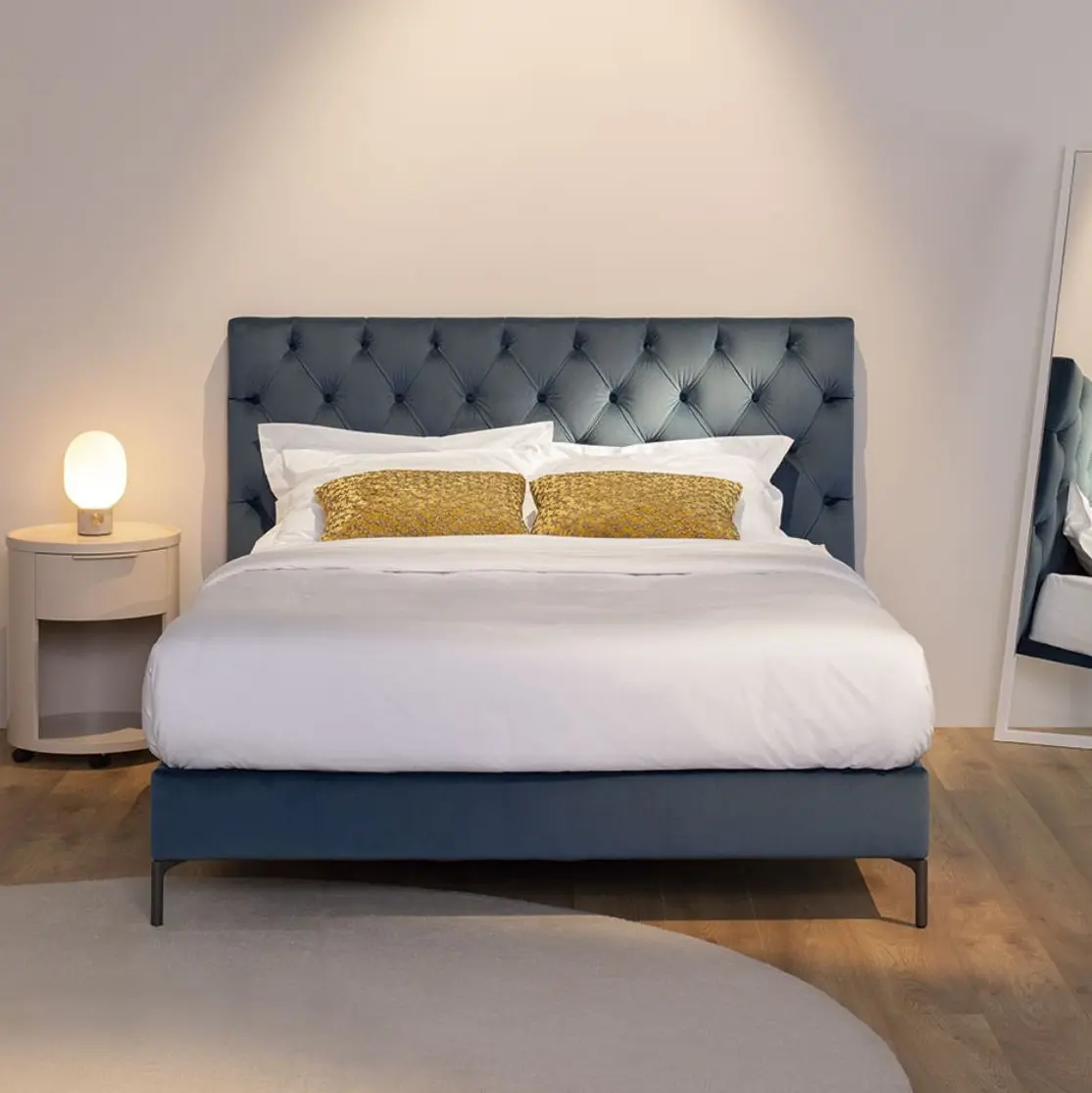 Polsterbett Claire petrolfarben in Schlafzimmer