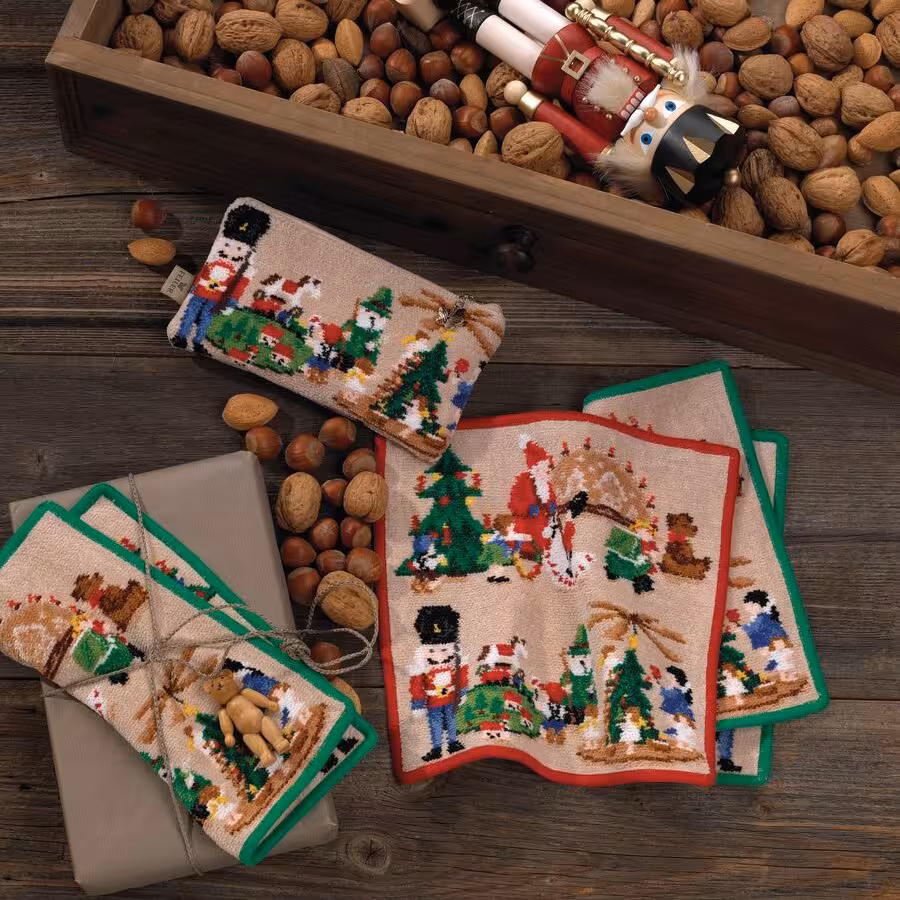 weihnachtsdekoration, tischdeko, servietten, stumpfkerzen, nutcracker, Weihnachtsdekoration, Nutzzweck: Servietten, Tücher, Nussknacker, Holzuntergrund, 