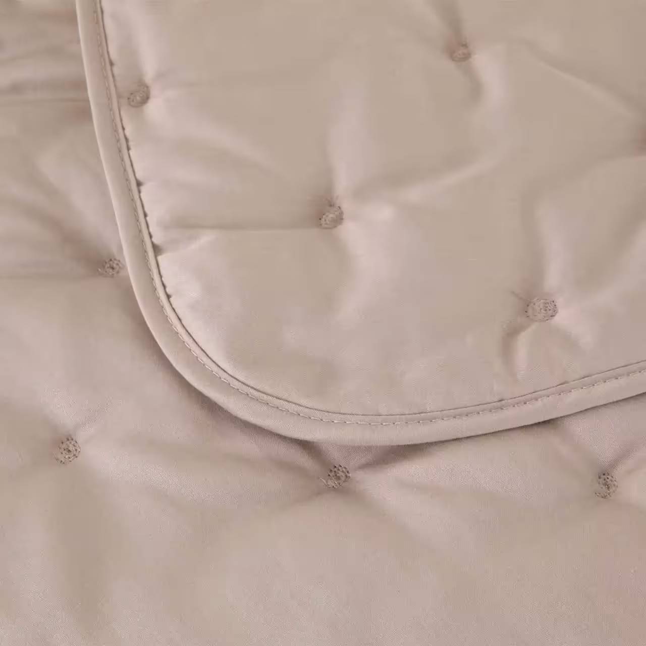 Gesteppte Tagesdecke beige Detailbild