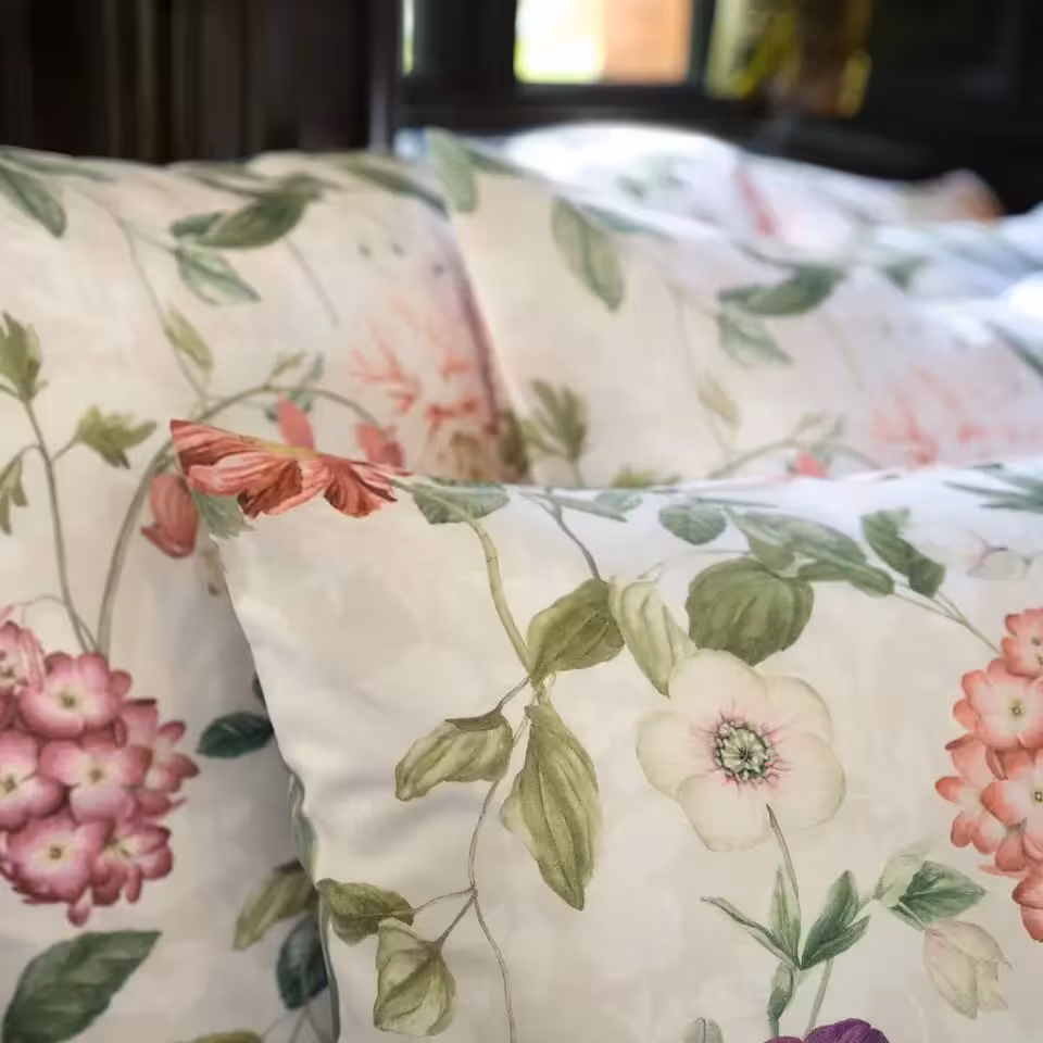 Bettwäsche Ophelia beige mit Blumenmuster Kopfkissen Detail