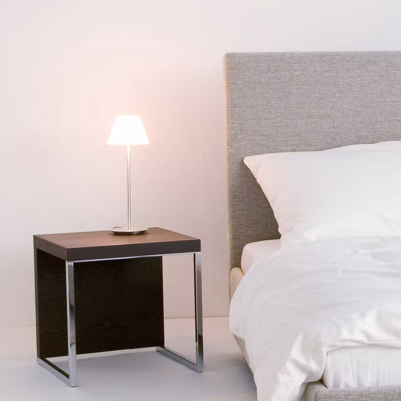 Polsterbett Rear grau mit in Schlafzimmer  Detail Kopfteil