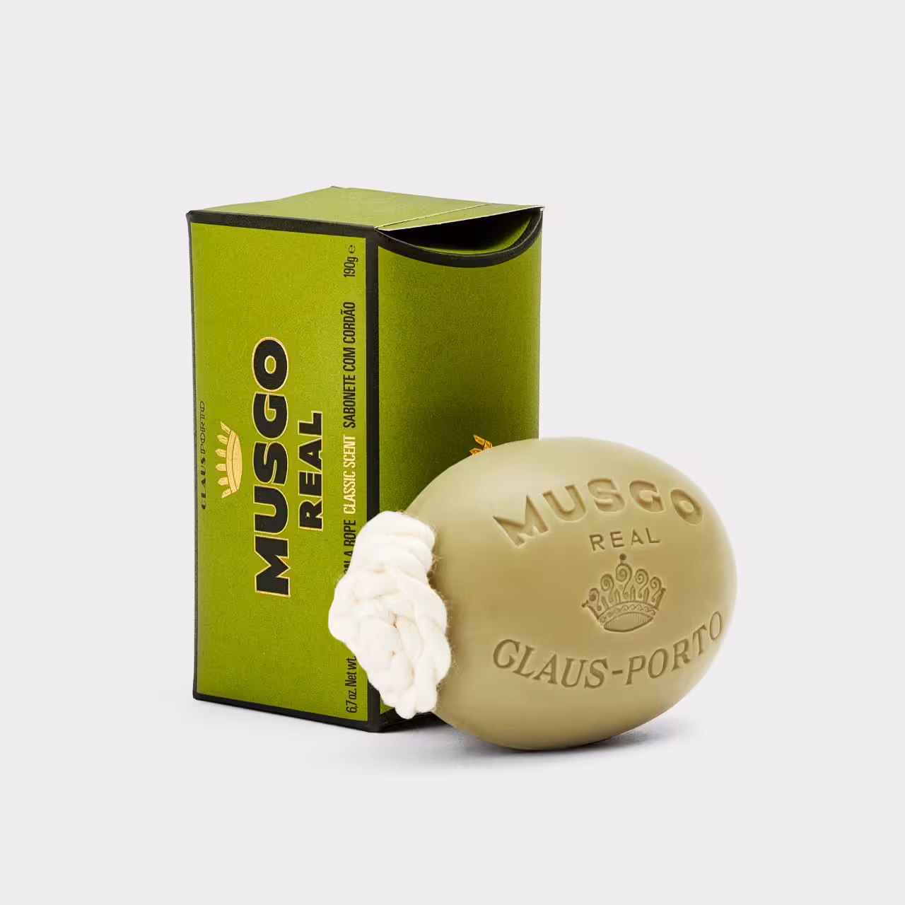 Seife Musgo Real Verpackung grün gold mit Seifenstück am Seil in hellgrün