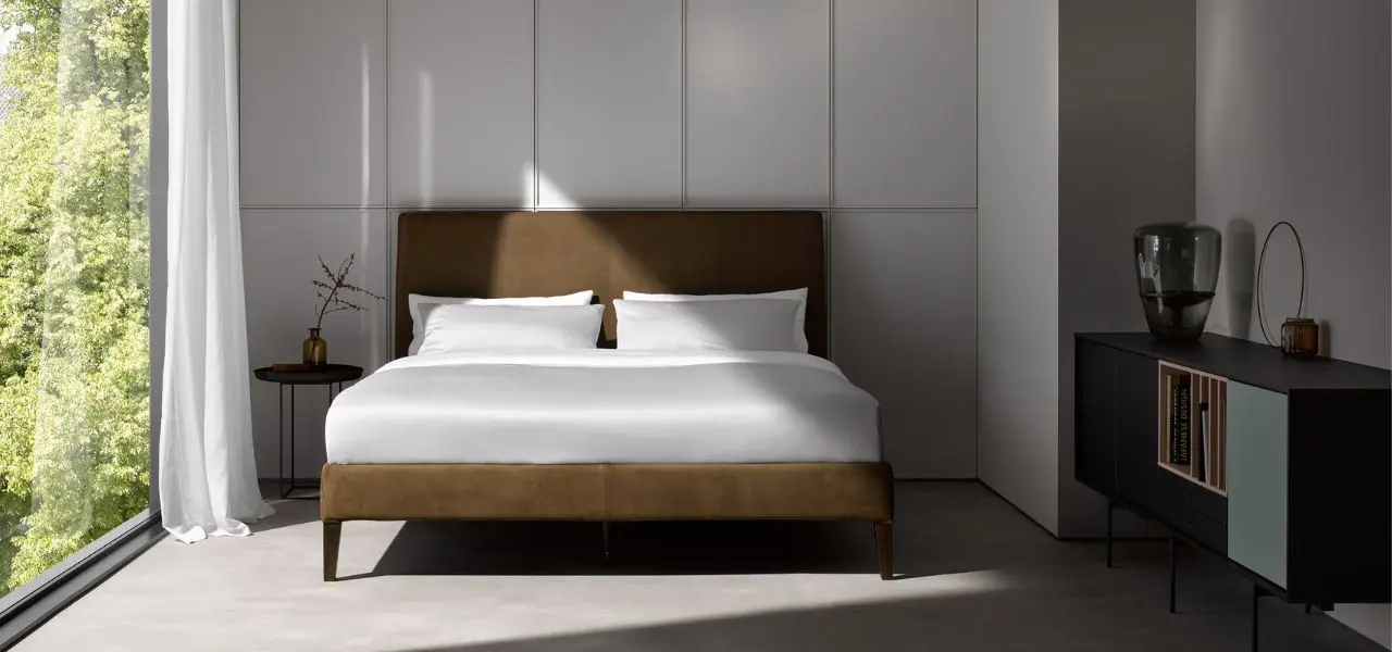 Polsterbett in Schlafzimmer mit Blick nach draußen