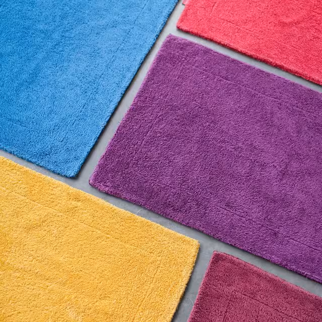 Duschvorleger Double bunte Farben ausgelegt