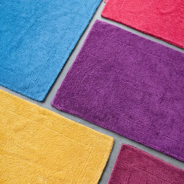 Duschvorleger Double bunte Farben ausgelegt