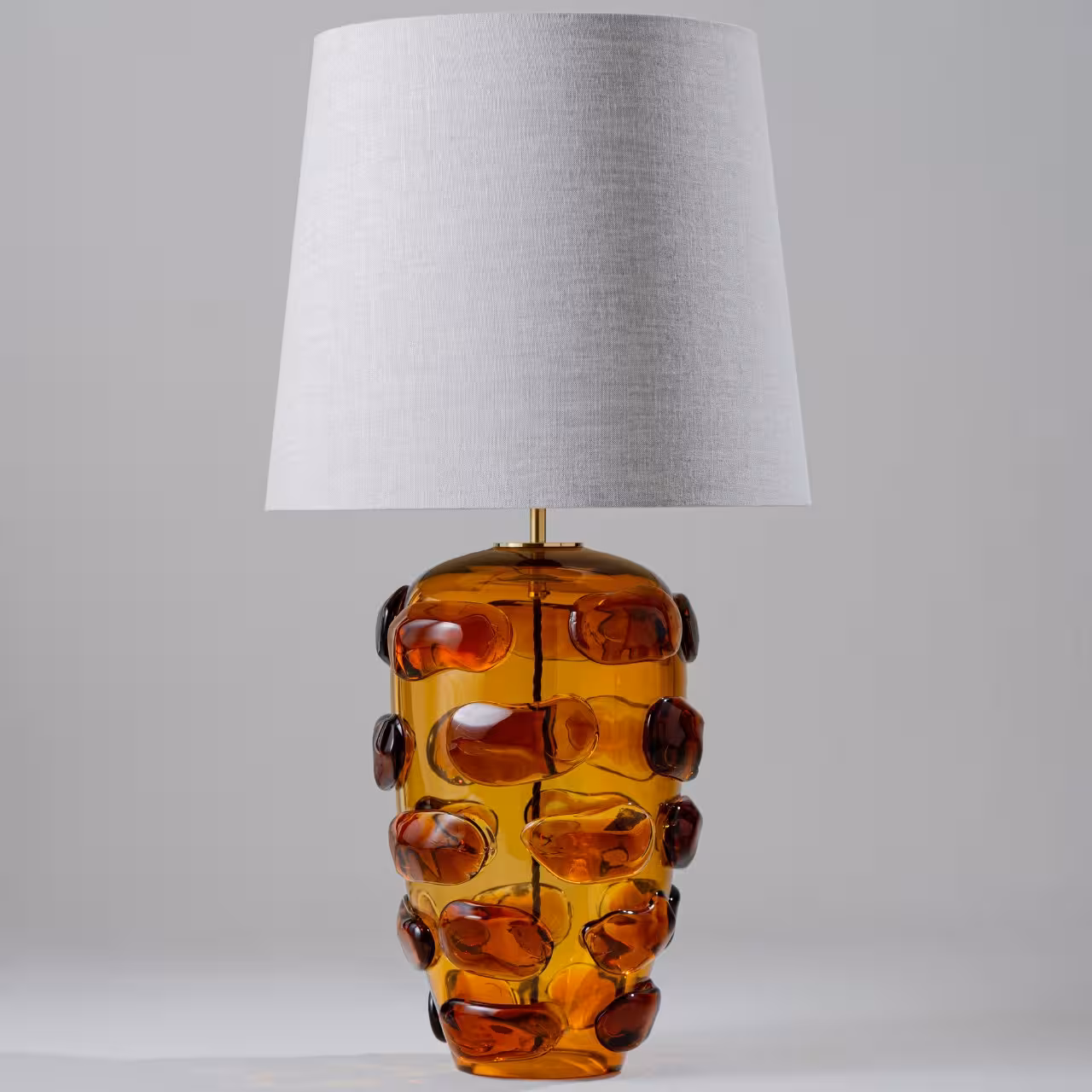 Leuchte Blob beige und braun auf weiß