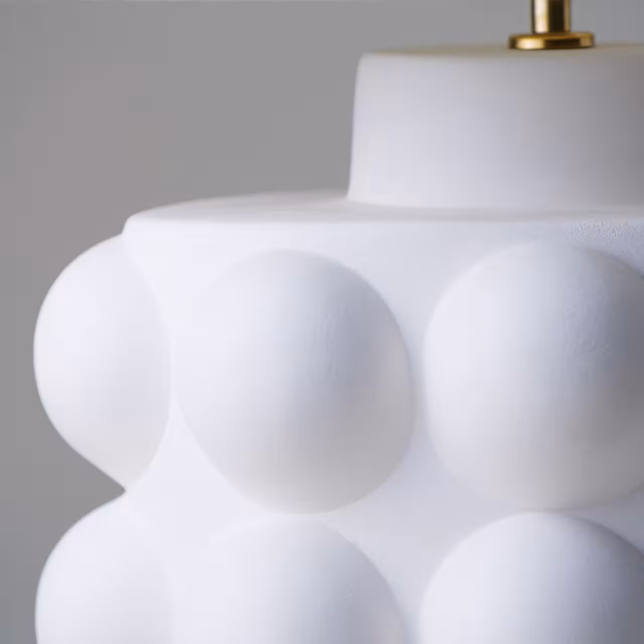 Leuchte Boublé beige und weiß Detail auf weiß