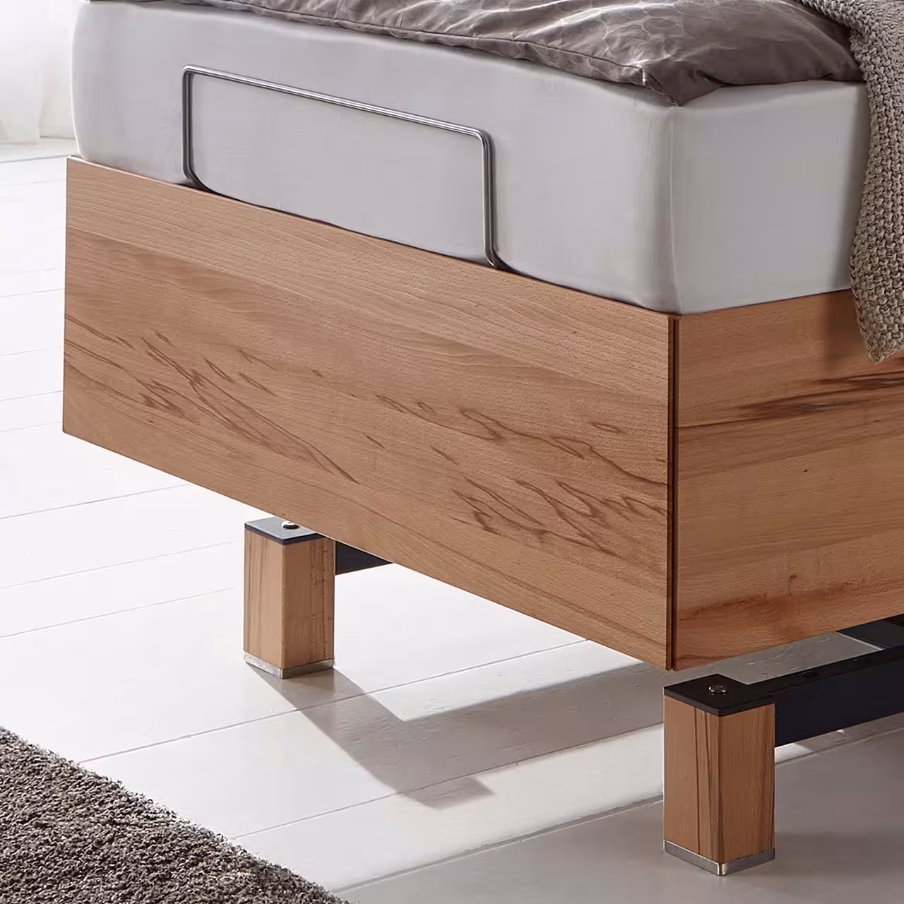 Bett Lugano aus hellem Holz Fußende Detail