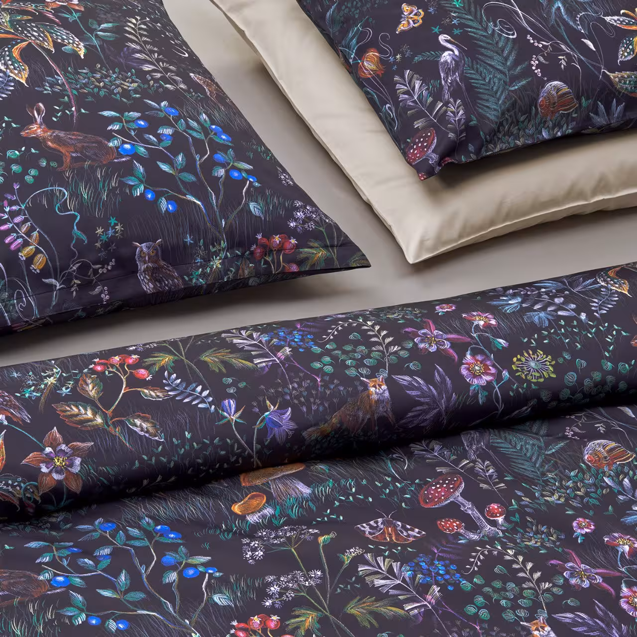 Garnitur Magic Forest bunt mit Blumenmuster Detail