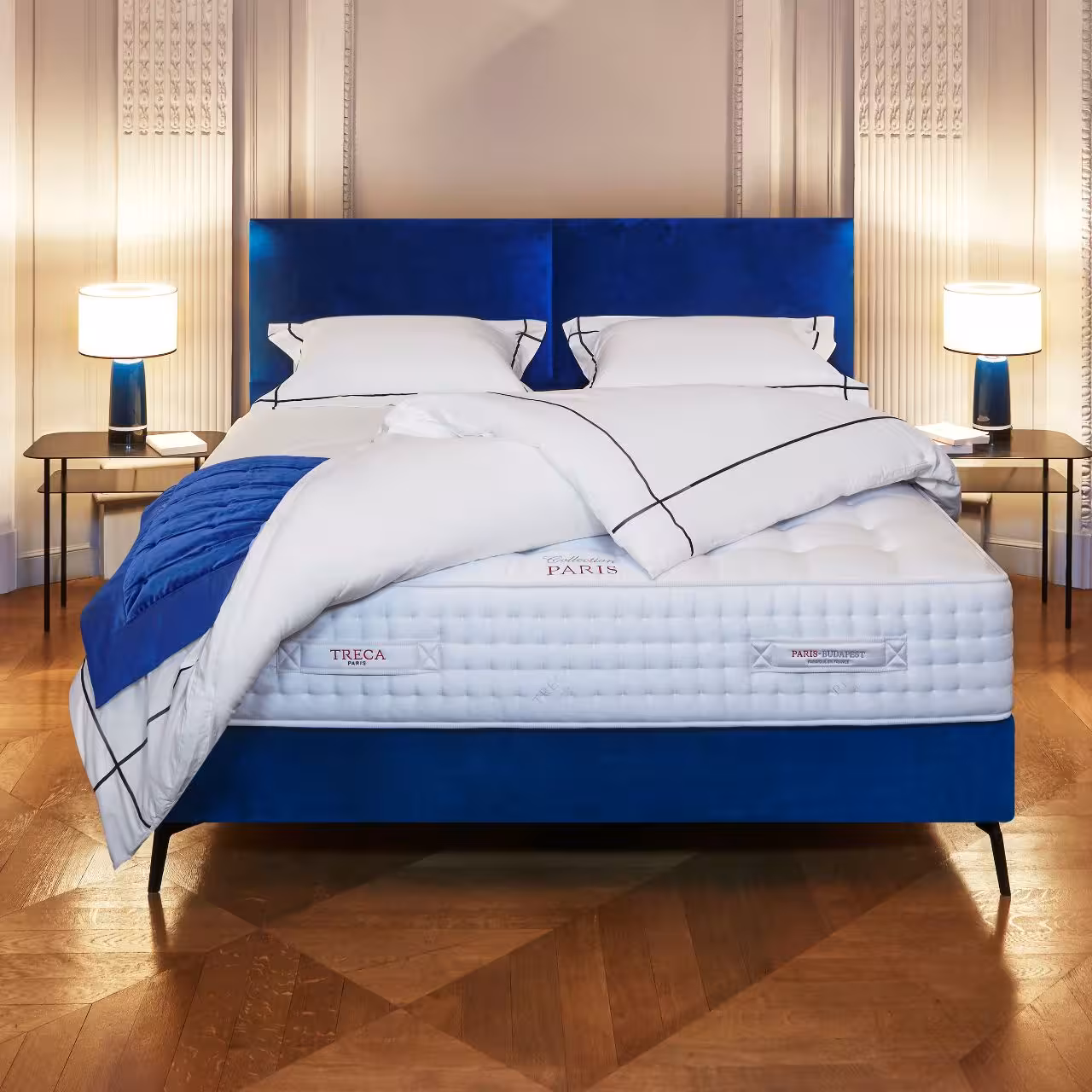 Polsterbett Portofino königsblau in Schlafzimmer