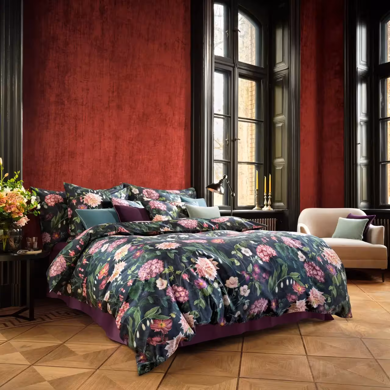 Bettwäsche Ophelia dunkelblau mit Blumenmuster in Schlafzimmer