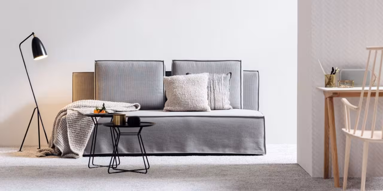 Schlafsofa grau in Wohnzimmer