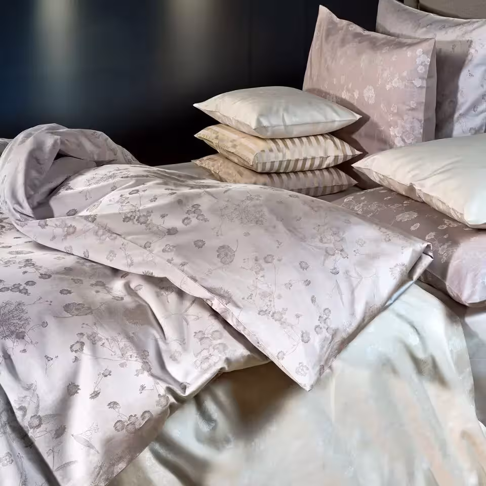Bettwäsche Fiori Pastello auf Bett in Schlafzimmer