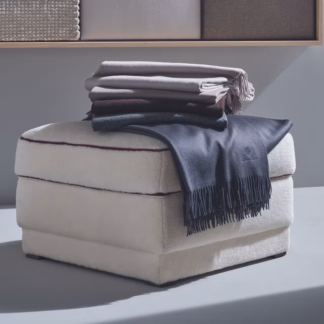 Loro Piana Plaid Unito auf Hocker