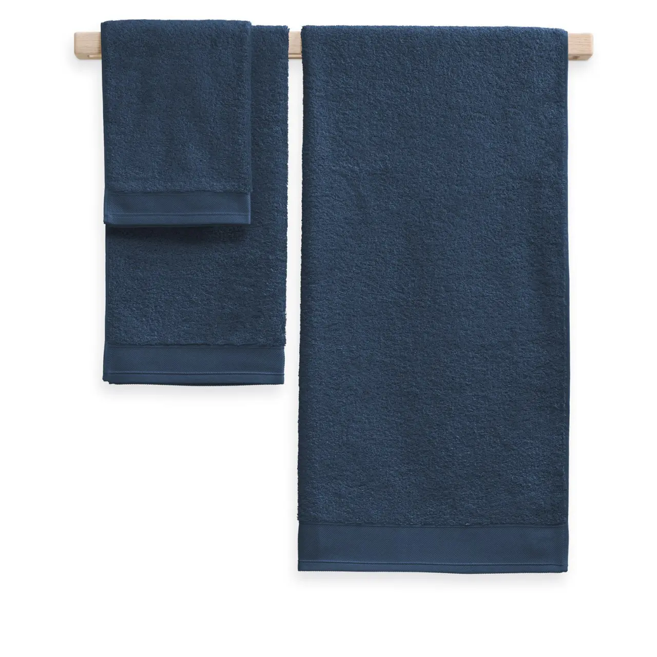 Frottierserie Douceur gehängt auf weiß jeansblau