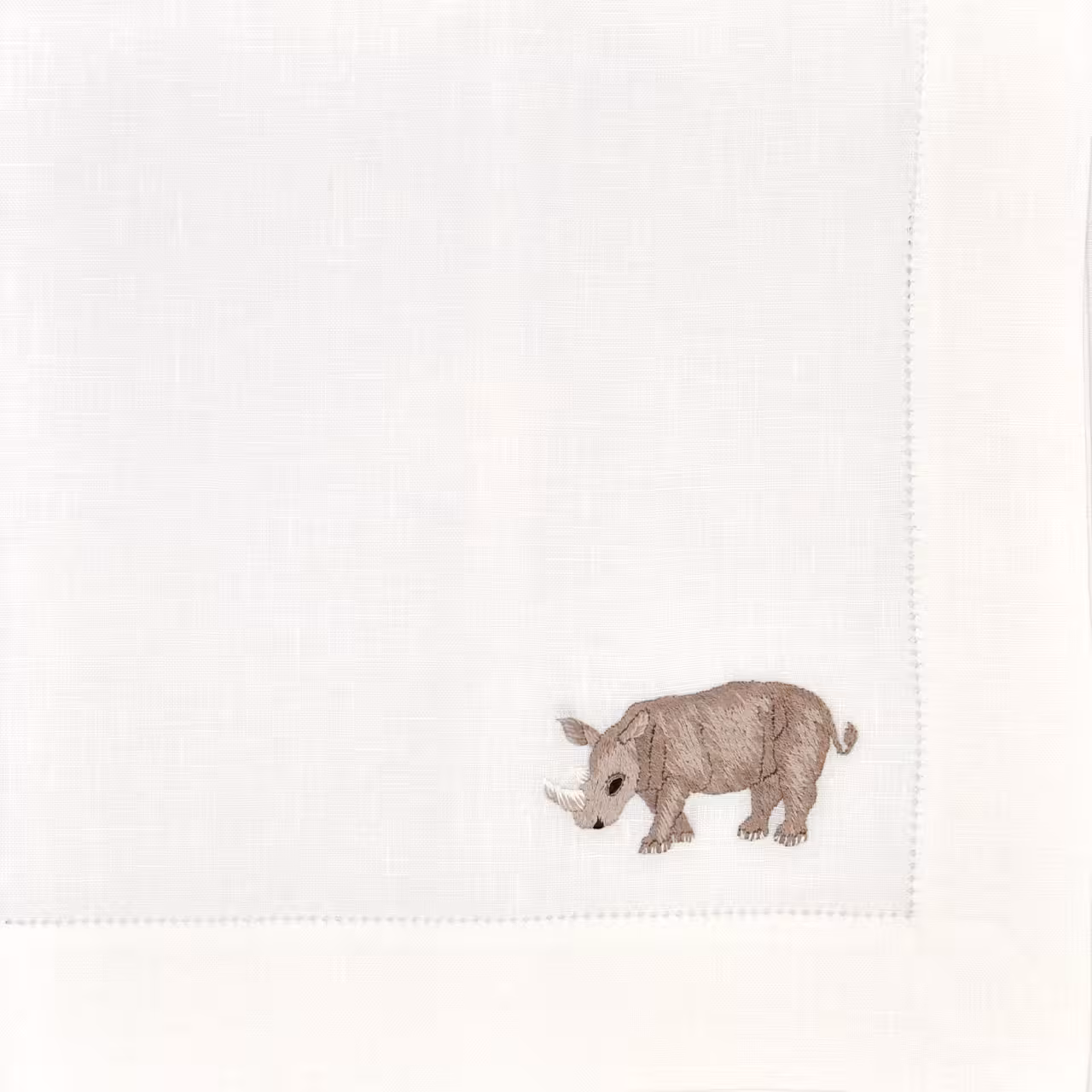 Tischwäsche-Serie Afrika Stickerei auf weiß Nashorn Detail