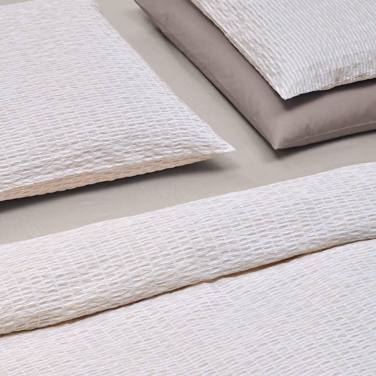 Bettwäschegarnitur Twist weiß und beige Detail