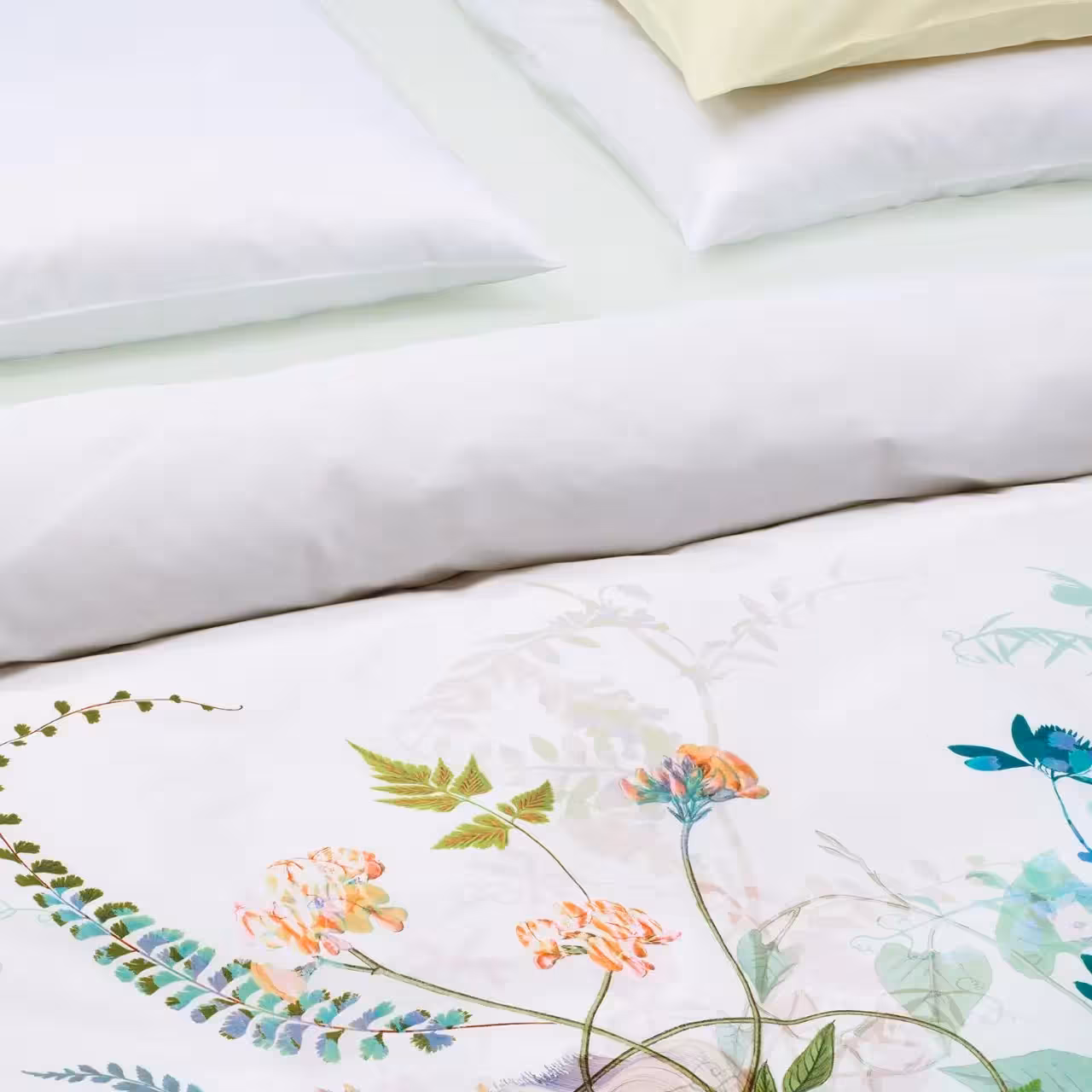 Bettwäschegarnitur Spring breeze mit floralem Muster grün weiß