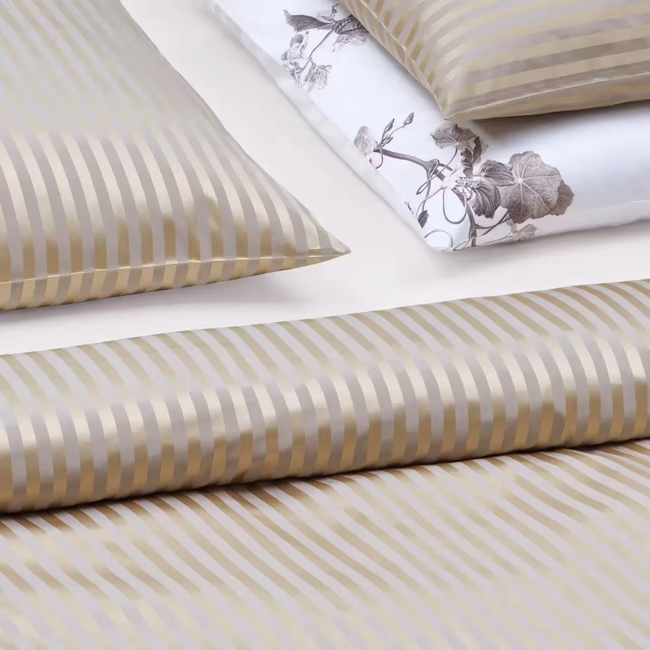 Bettwäschegarnitur Seta Cotone goldfarben gestreift Detail